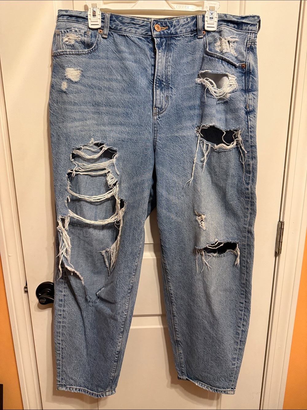 American Eagle Outfitters Light Blue Distressed Mom Jeans